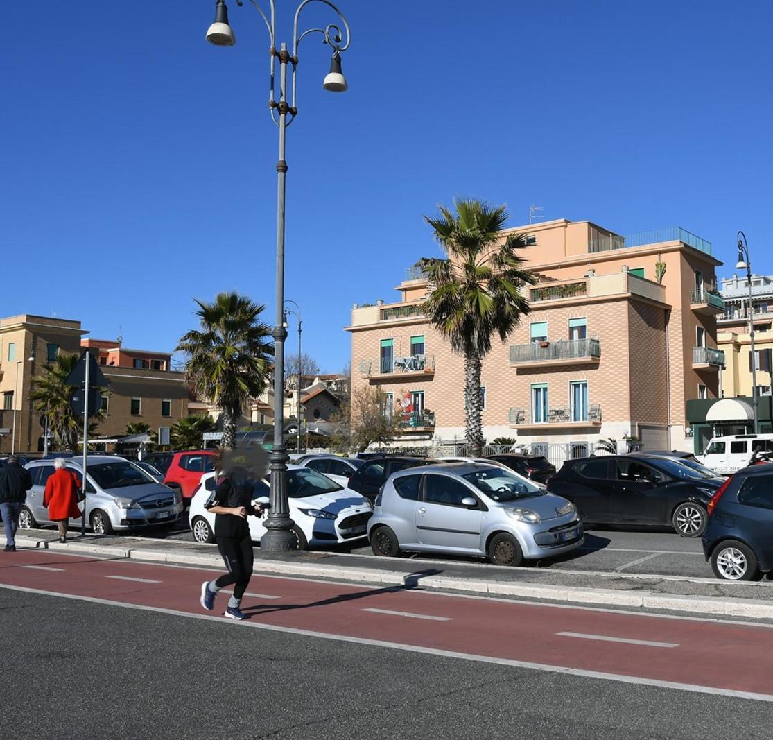 Rome Sea Apartment ลิโด ดิ ออสเตีย ภายนอก รูปภาพ